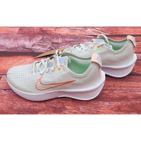 Nike Interact Run Women's Size 8.5 Light Bone New In Box - Picture 2 of 7